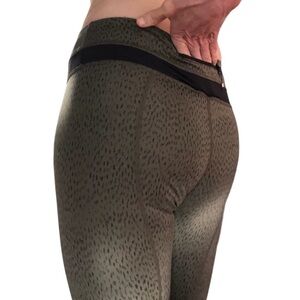 Lululemon Athletica 6 Pace Rival Crop Black  & Army Green Spotted Yoga P…
